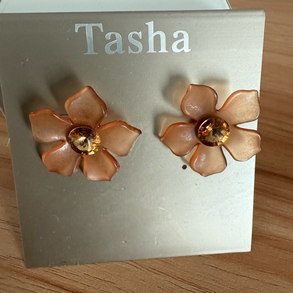 NWT Vintage Y2K Tasha Flower Earrings with Stone in Middle - Picture 3 of 5